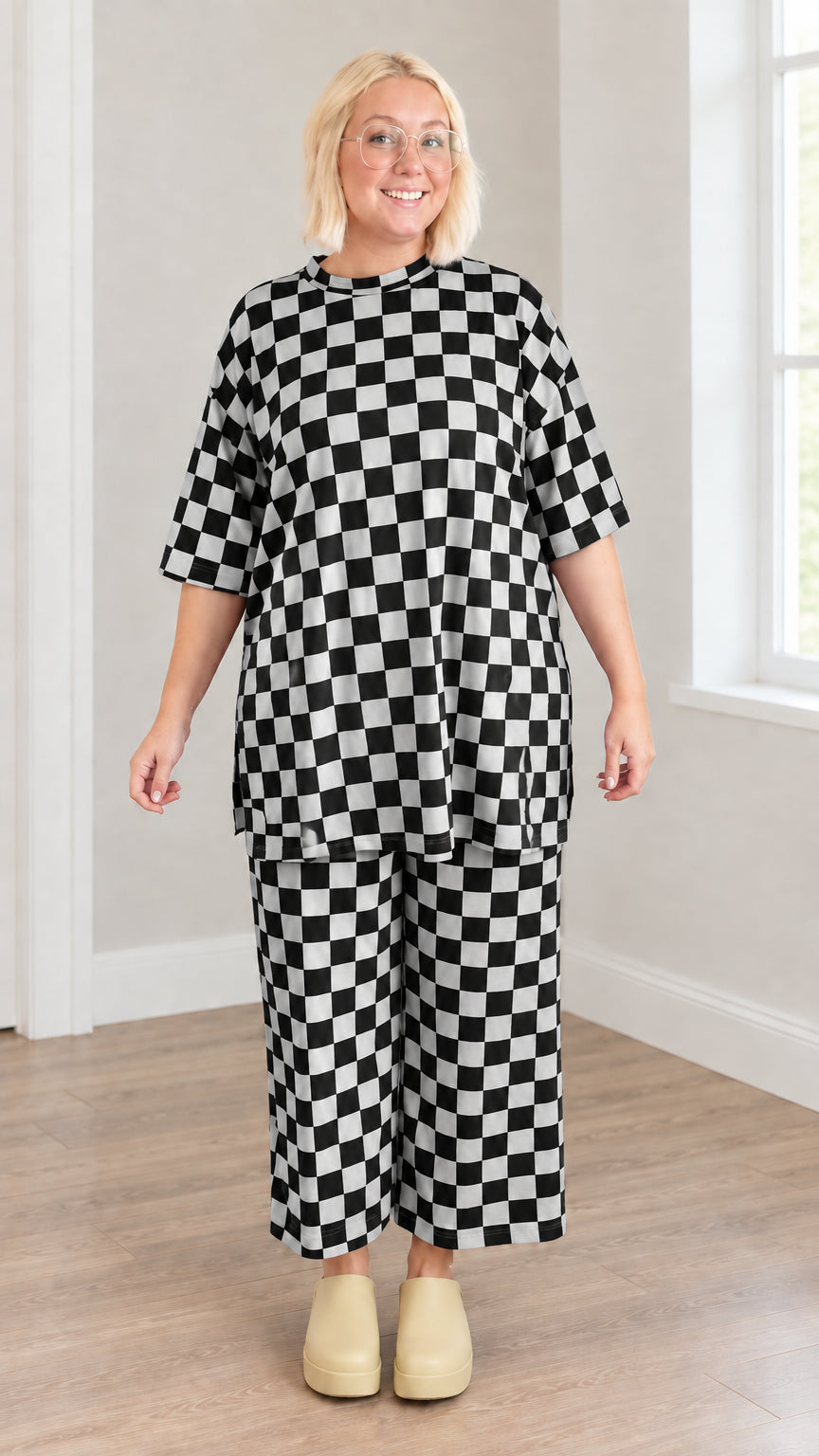 Black and white checkered two-piece tunic and wide-leg crop pants set
